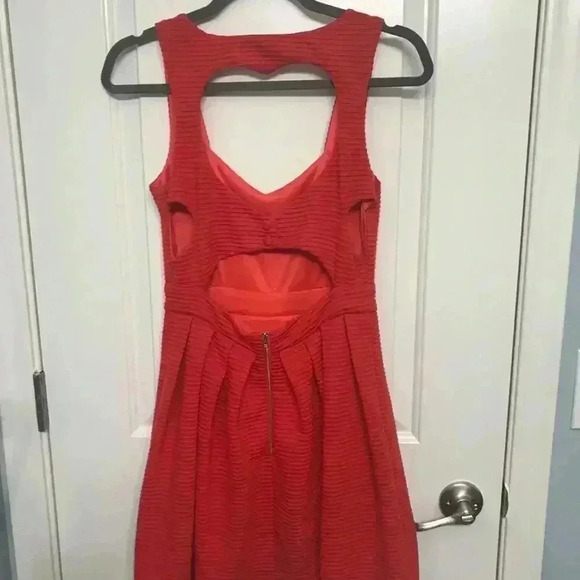 City by Windsor Red Heart Shape Open Back Dress - Picture 4 of 7